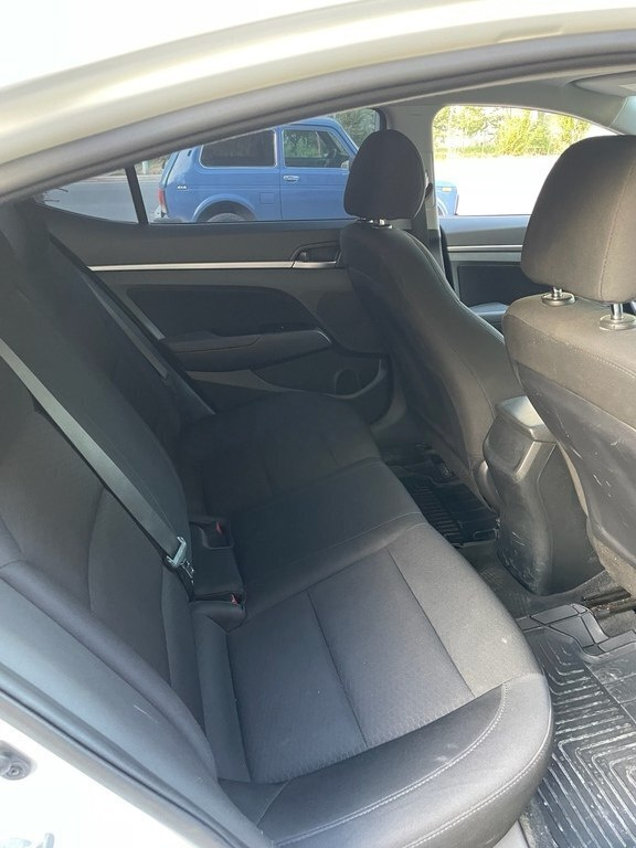 2019 Hyundai Elantra, 2.0L, 200000km - Image 7