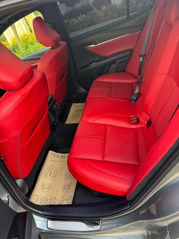 2025 Toyota Camry, 2.5L, 7000km - Image 11