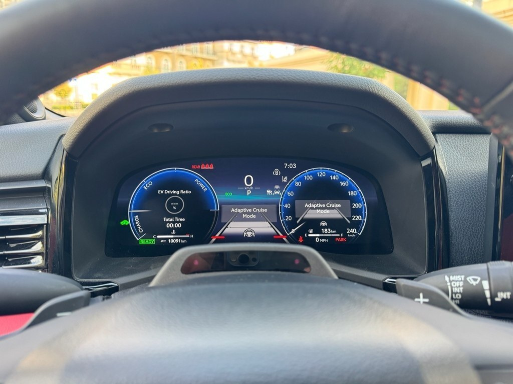 2025 Toyota Camry, 2.5L, 7000km - Image 13