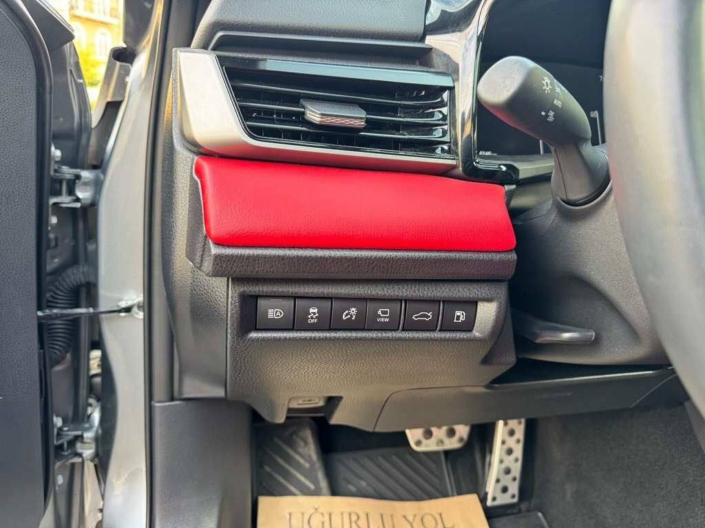 2025 Toyota Camry, 2.5L, 7000km - Image 14