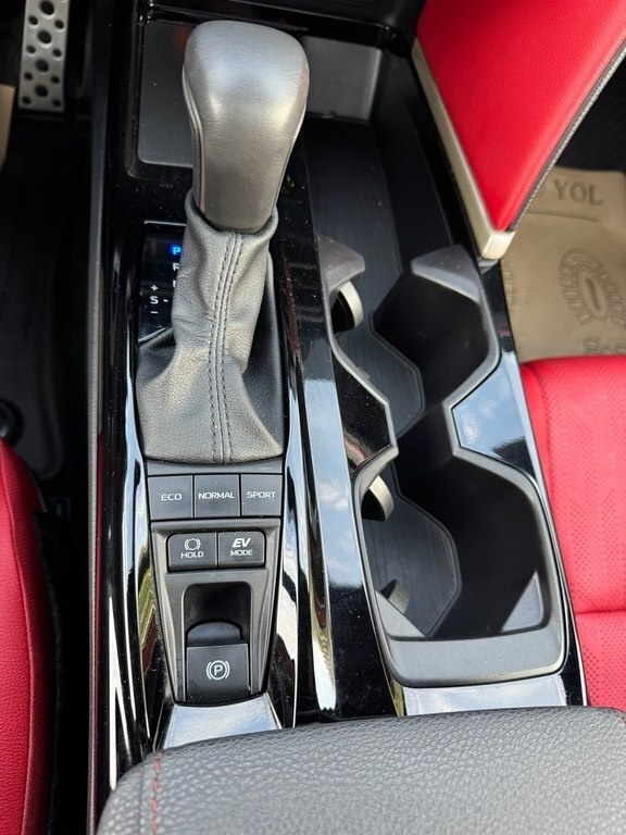 2025 Toyota Camry, 2.5L, 7000km - Image 15
