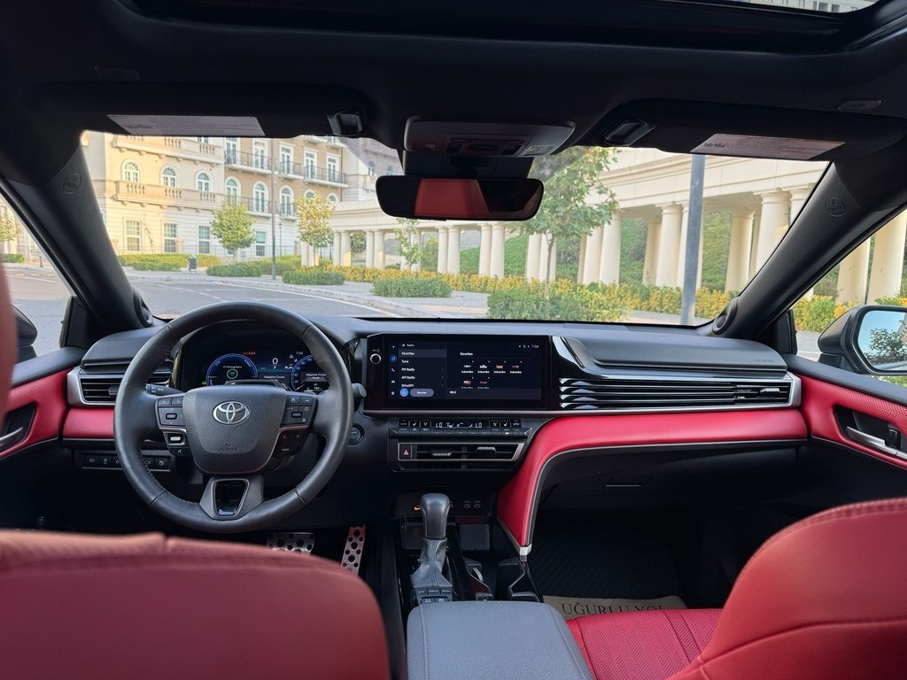 2025 Toyota Camry, 2.5L, 7000km - Image 17
