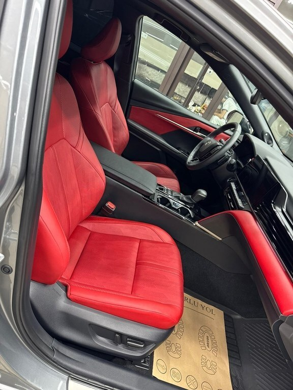 2025 Toyota Camry, 2.5L, 7000km - Image 19