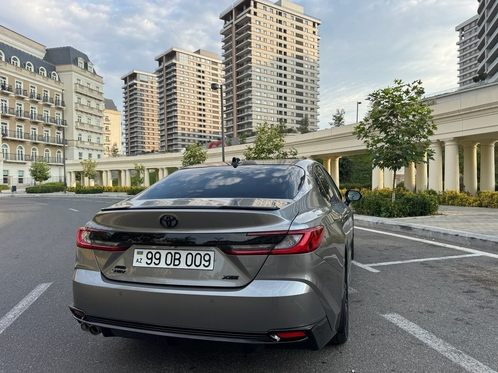 2025 Toyota Camry, 2.5L, 7000km - Image 5