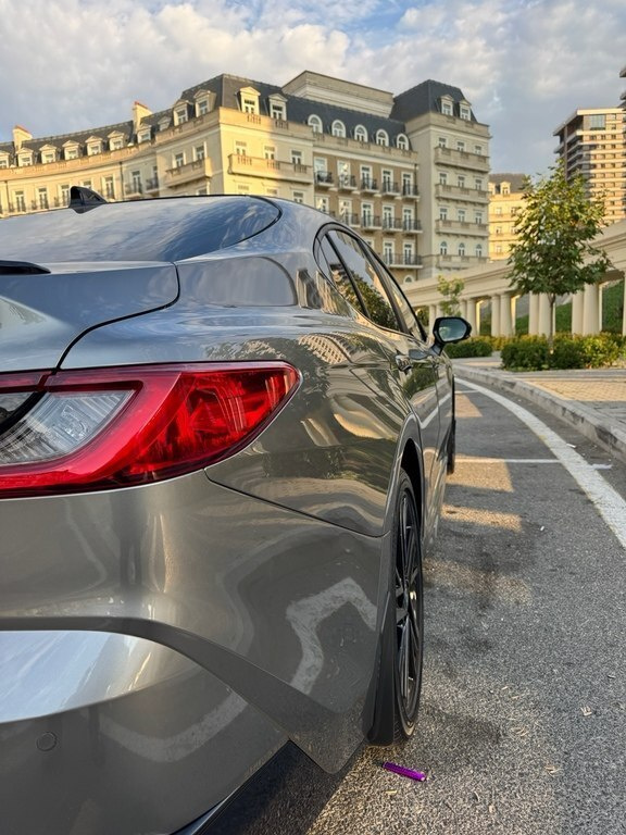 2025 Toyota Camry, 2.5L, 7000km - Image 6