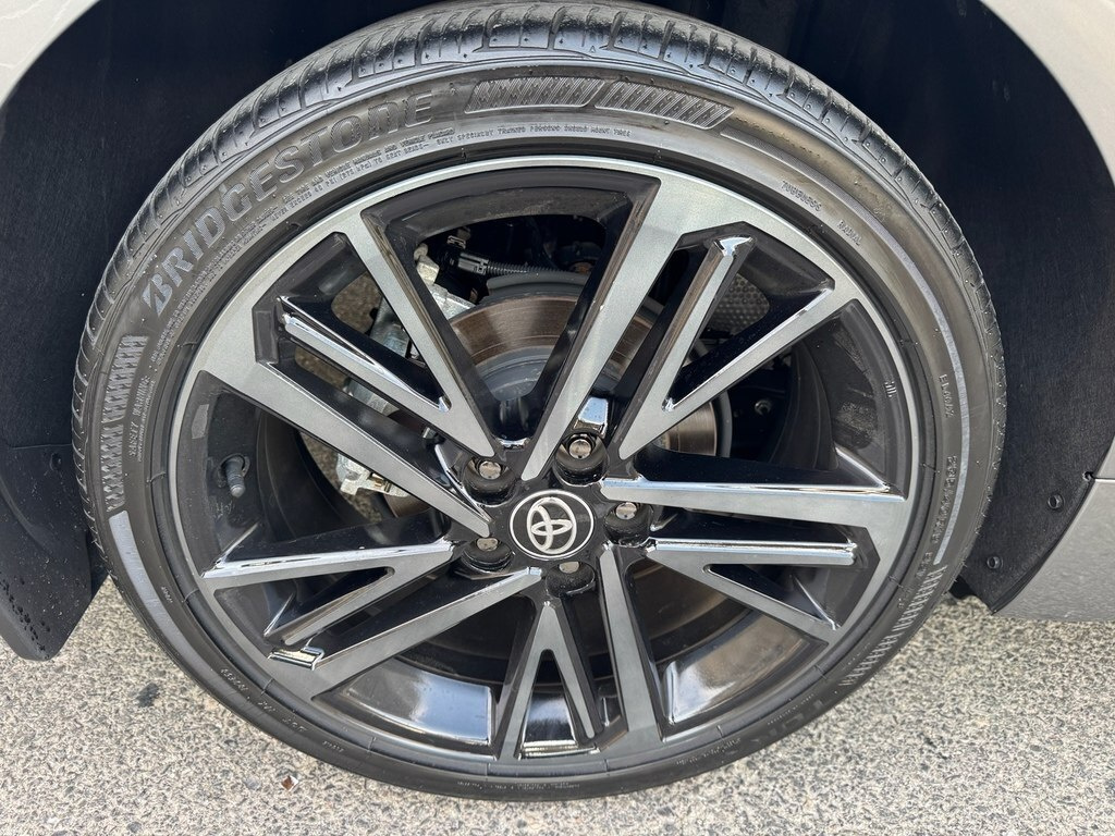 2025 Toyota Camry, 2.5L, 7000km - Image 7