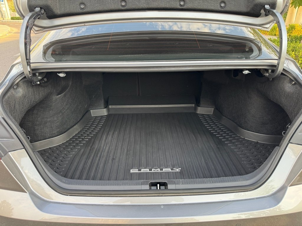 2025 Toyota Camry, 2.5L, 7000km - Image 8