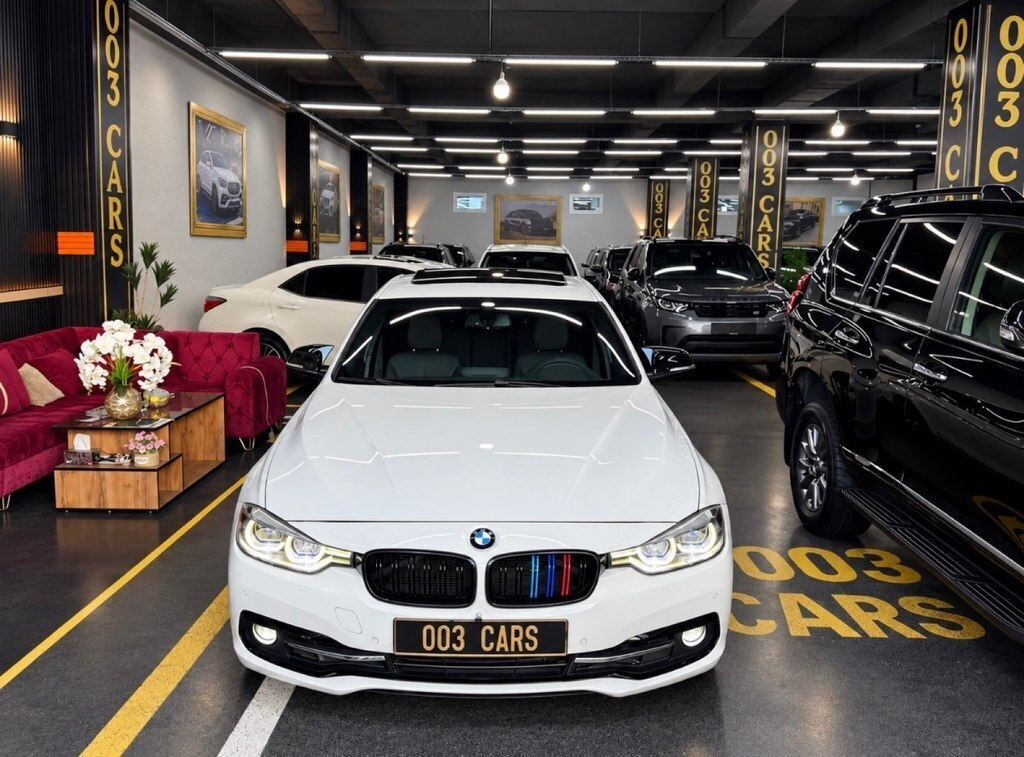 2017 BMW 330, 2.0L, 61000km - Image 1