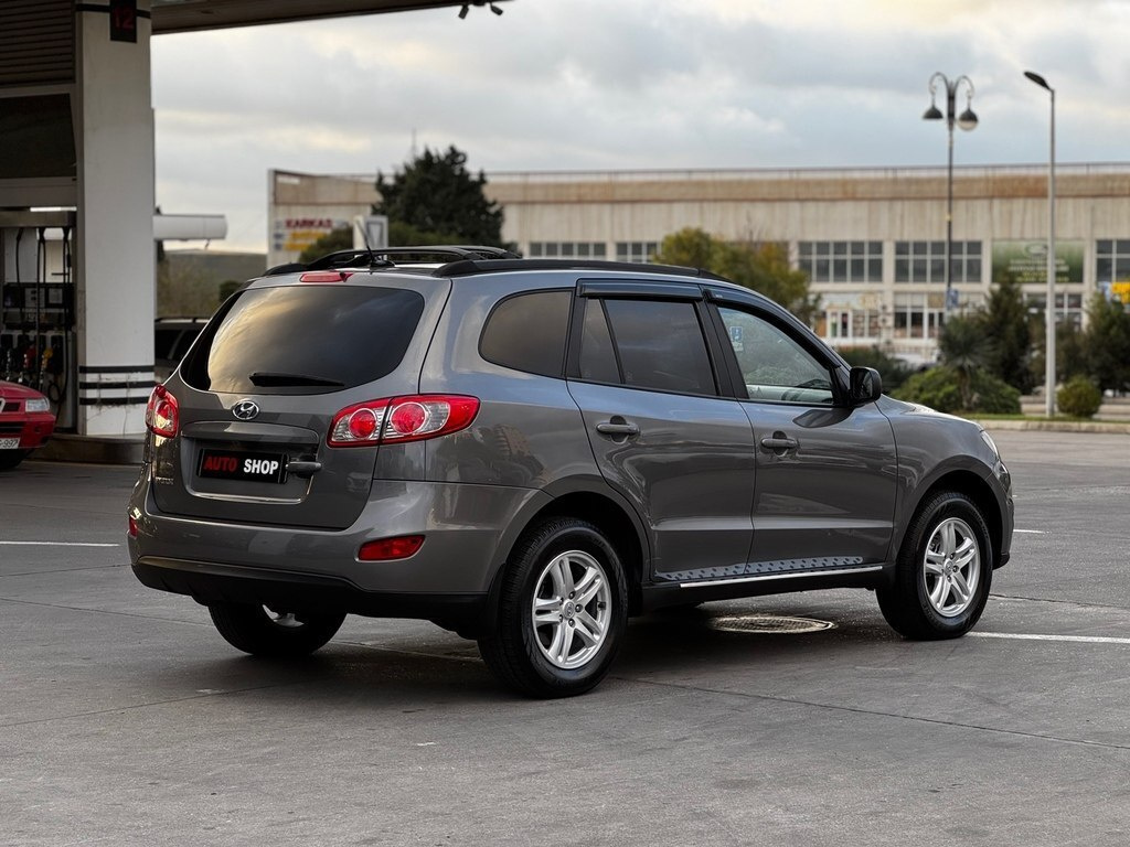 2010 Hyundai Santa Fe, 2.4L, 189000km - Image 2