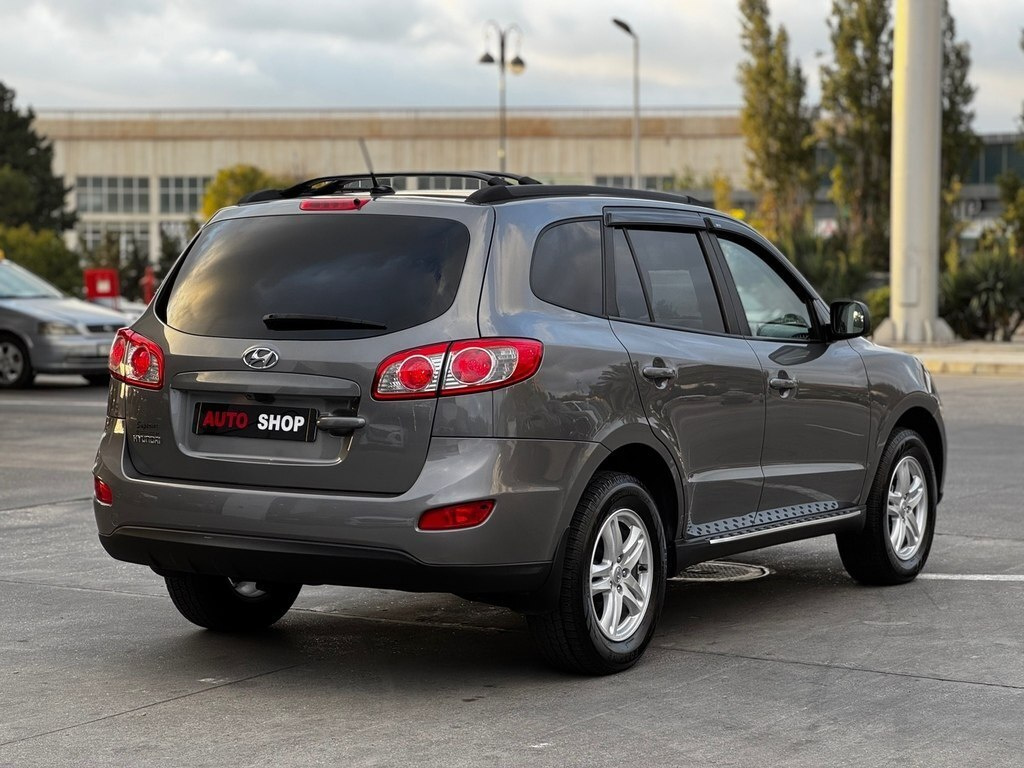 2010 Hyundai Santa Fe, 2.4L, 189000km - Image 3