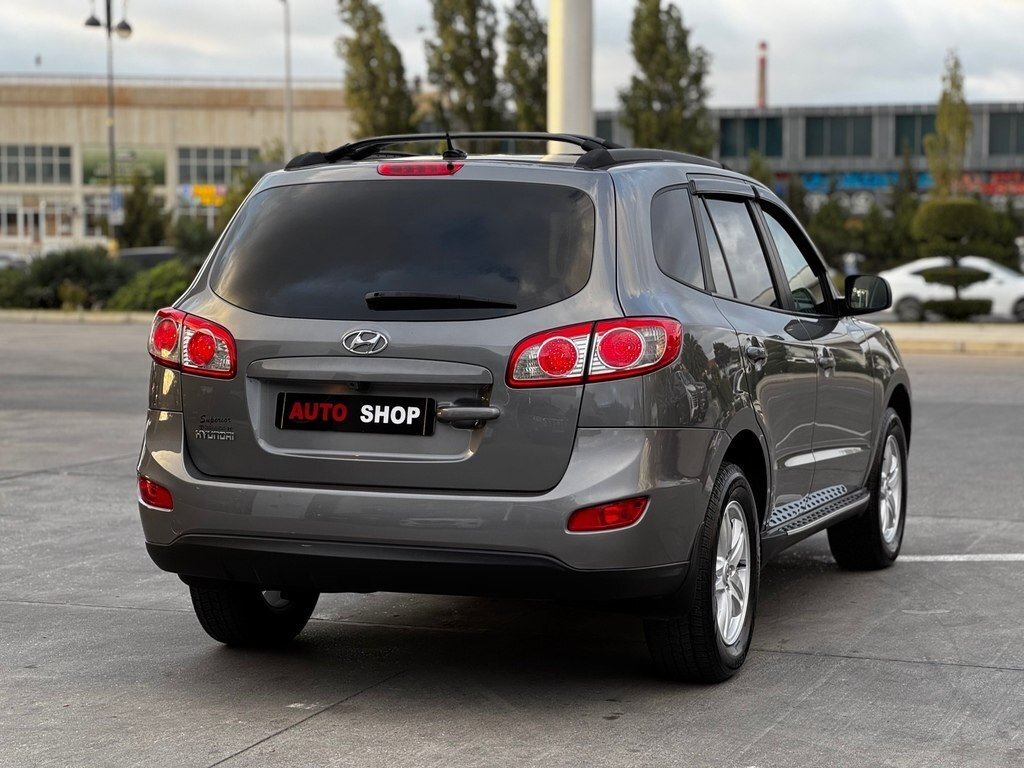 2010 Hyundai Santa Fe, 2.4L, 189000km - Image 4