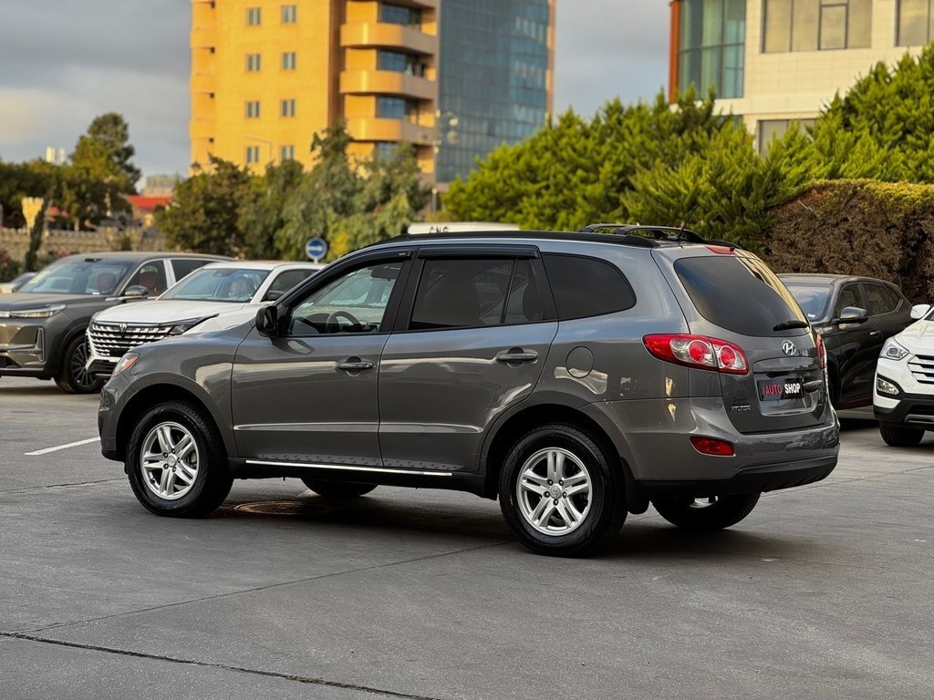 2010 Hyundai Santa Fe, 2.4L, 189000km - Image 8