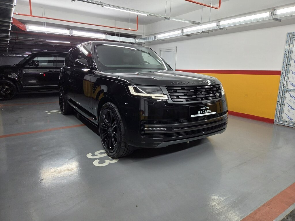 2025 Land Rover Range Rover, 4.4L, 13000km - Image 1