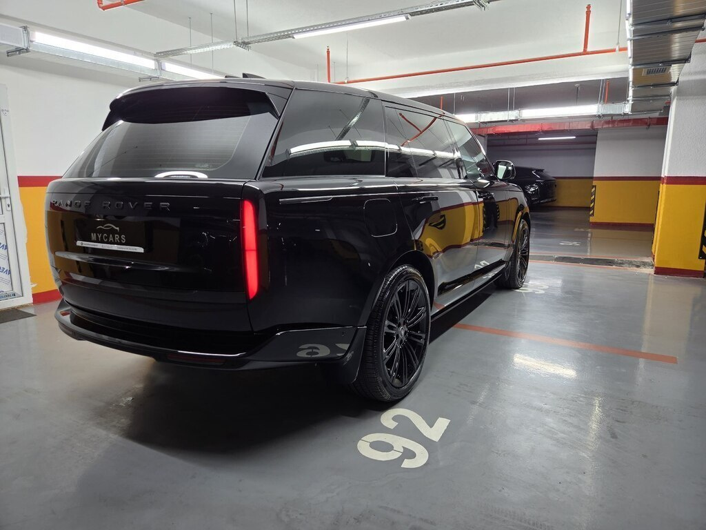 2025 Land Rover Range Rover, 4.4L, 13000km - Image 11