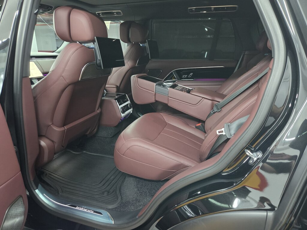 2025 Land Rover Range Rover, 4.4L, 13000km - Image 14