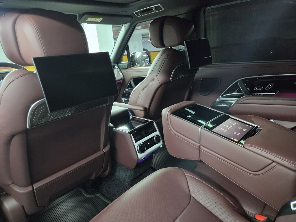 2025 Land Rover Range Rover, 4.4L, 13000km - Image 15