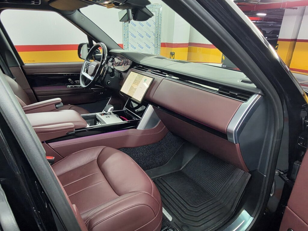 2025 Land Rover Range Rover, 4.4L, 13000km - Image 16