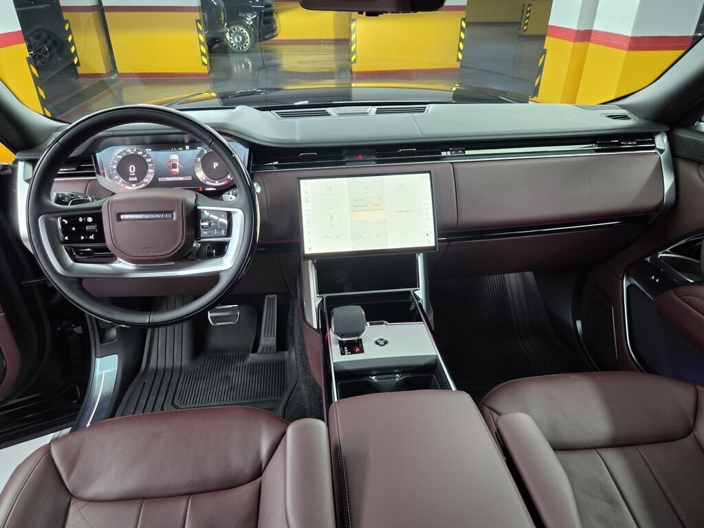 2025 Land Rover Range Rover, 4.4L, 13000km - Image 18