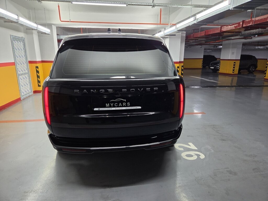 2025 Land Rover Range Rover, 4.4L, 13000km - Image 9