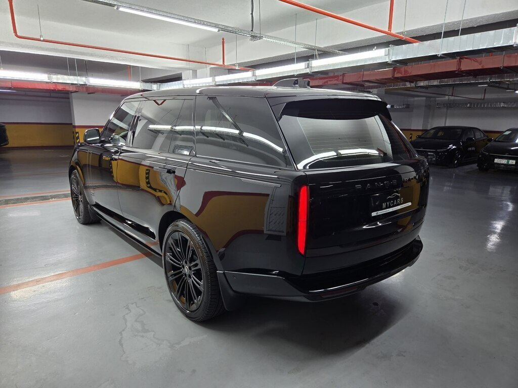 2025 Land Rover Range Rover, 4.4L, 13000km - Image 10