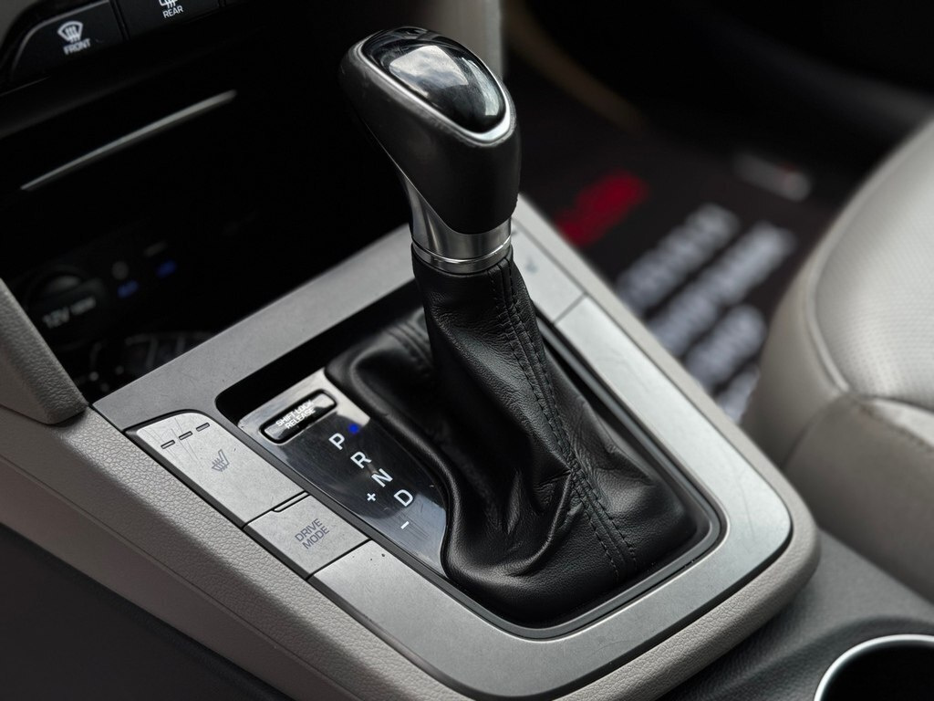 2016 Hyundai Elantra, 2.0L, 138000km - Image 21