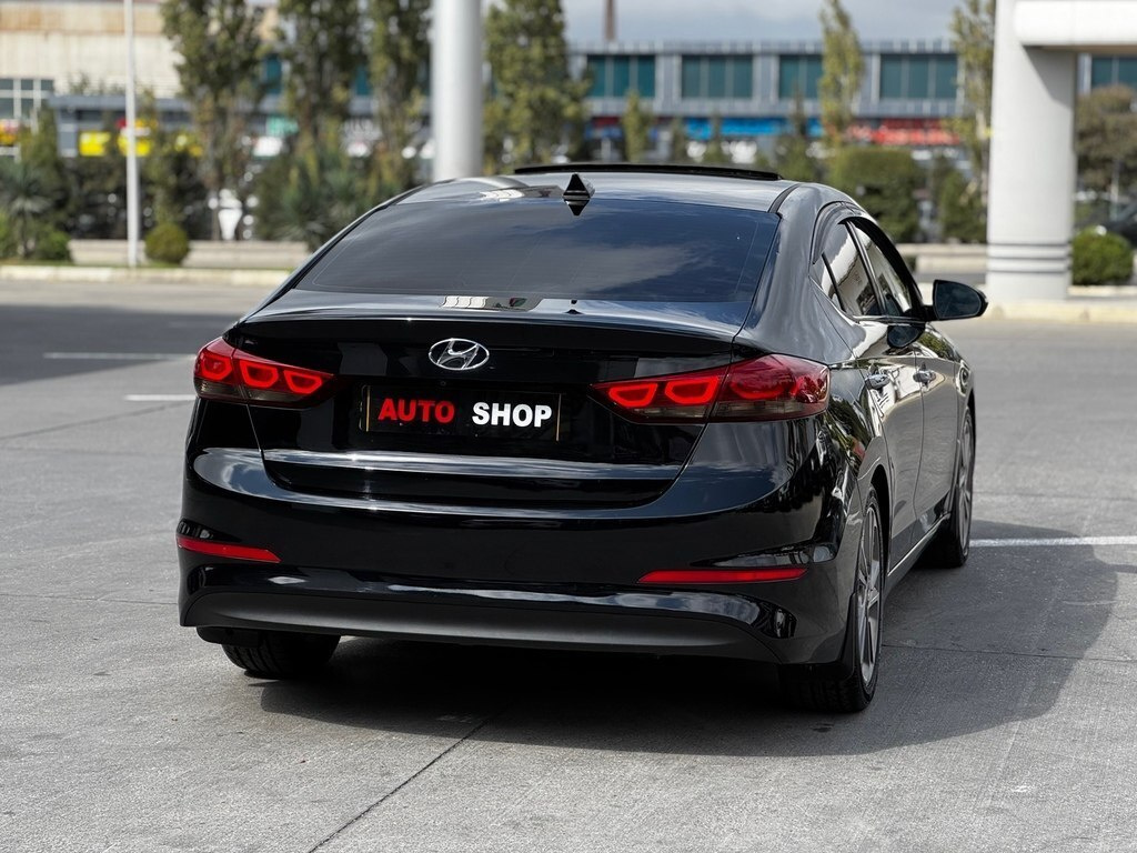 2016 Hyundai Elantra, 2.0L, 138000km - Image 4