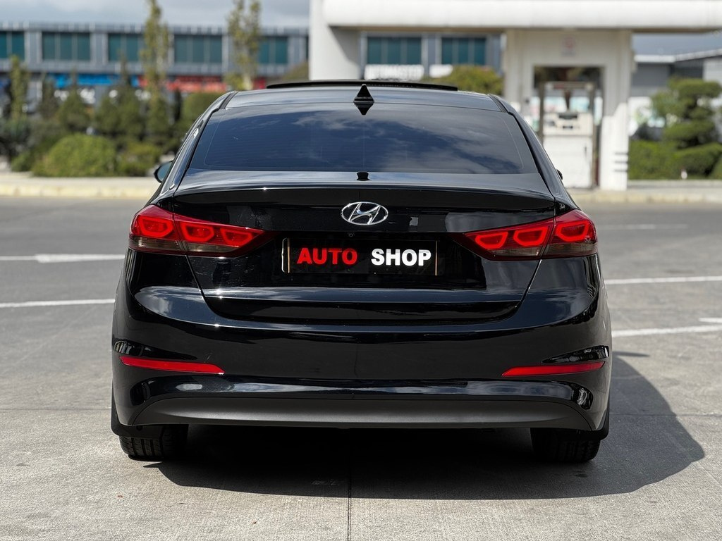 2016 Hyundai Elantra, 2.0L, 138000km - Image 5