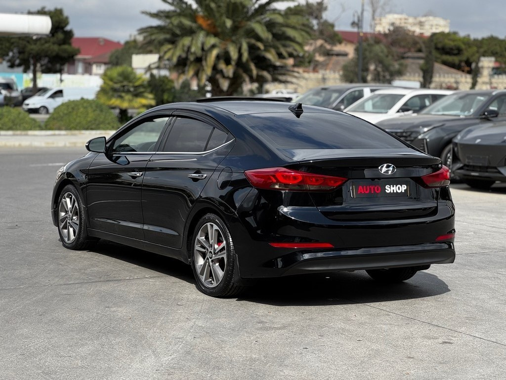 2016 Hyundai Elantra, 2.0L, 138000km - Image 7