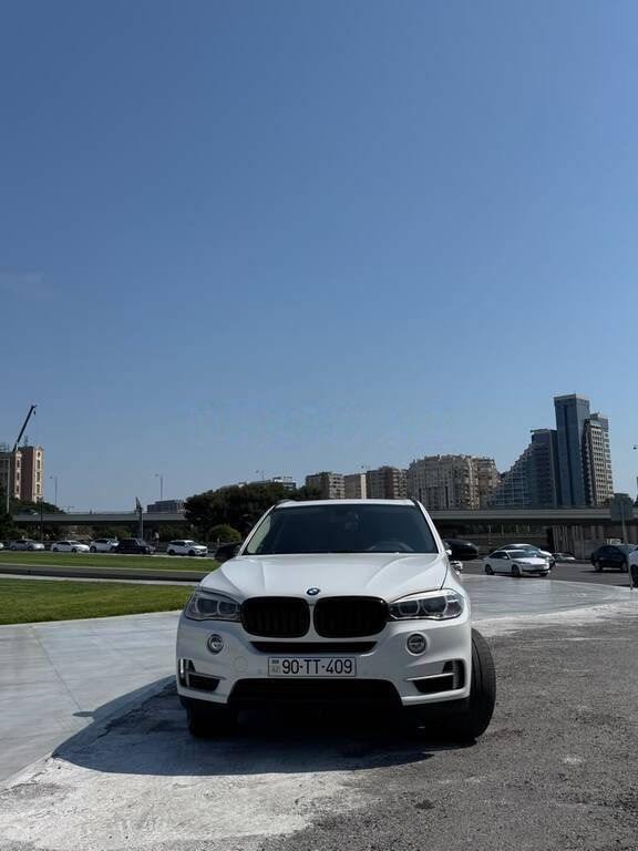 2015 BMW X5, 3.0L, 130000km - Image 1