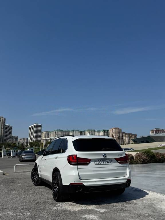 2015 BMW X5, 3.0L, 130000km - Image 2