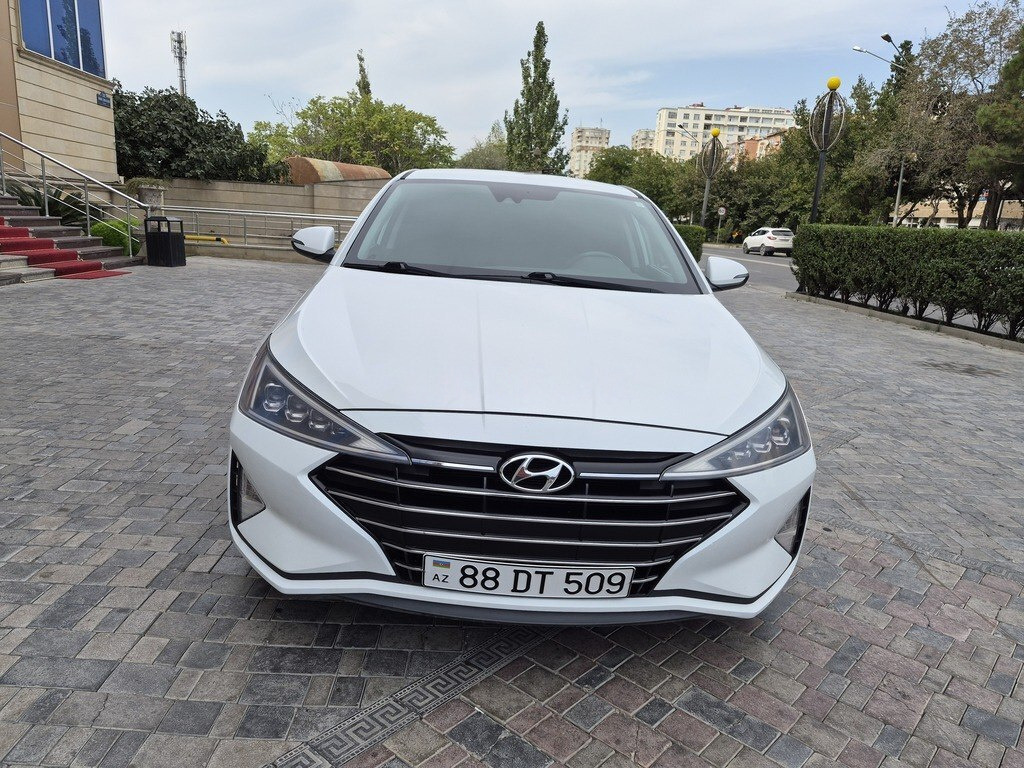 2019 Hyundai Elantra, 2.0L, 124000km - Image 1