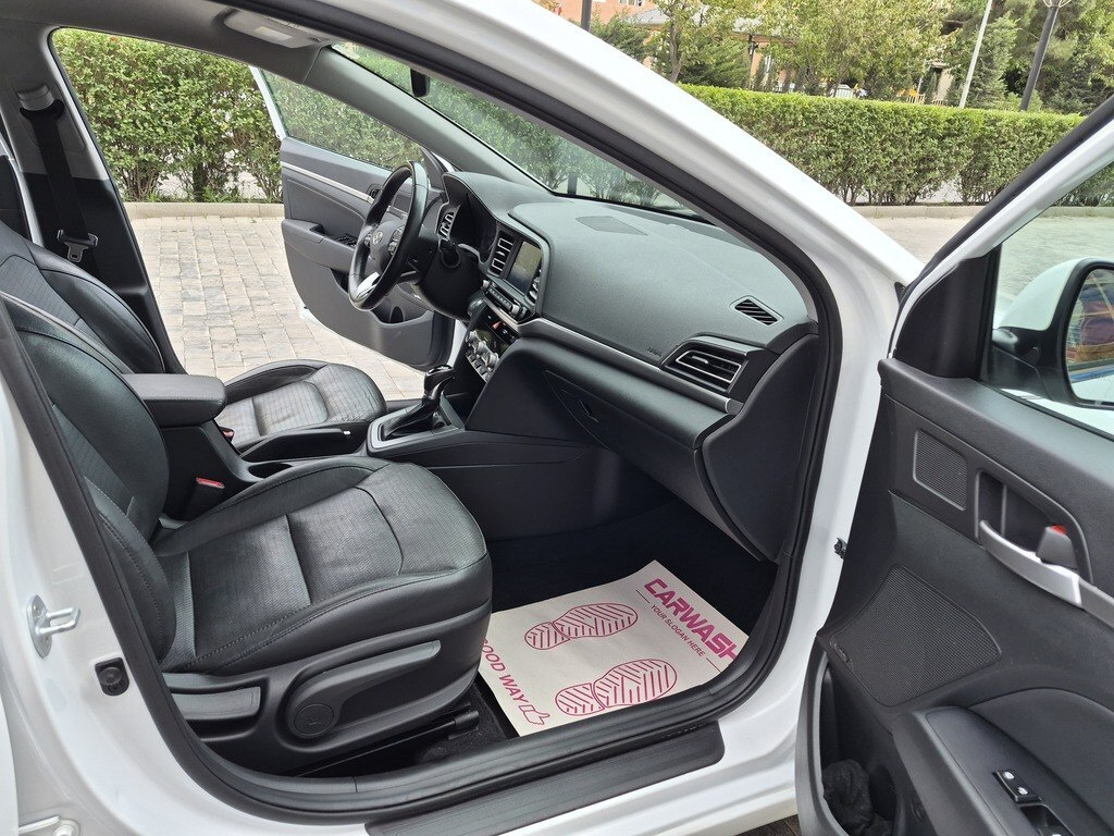 2019 Hyundai Elantra, 2.0L, 124000km - Image 11