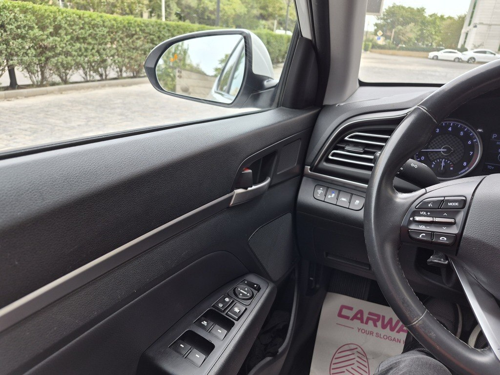 2019 Hyundai Elantra, 2.0L, 124000km - Image 16