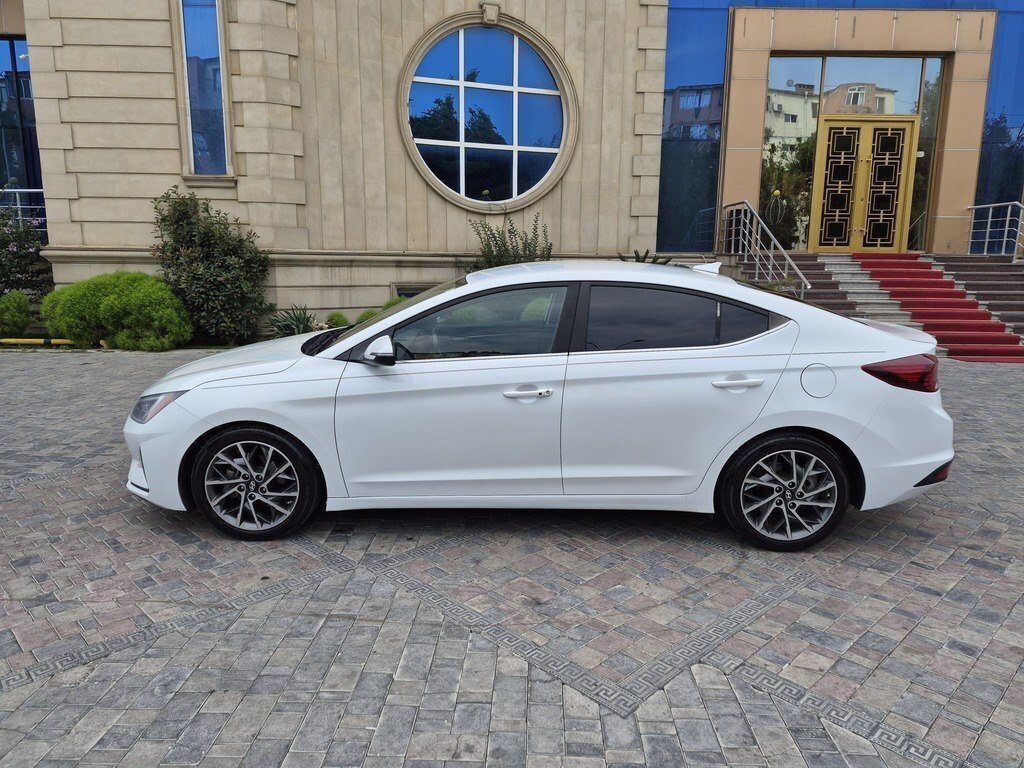 2019 Hyundai Elantra, 2.0L, 124000km - Image 3