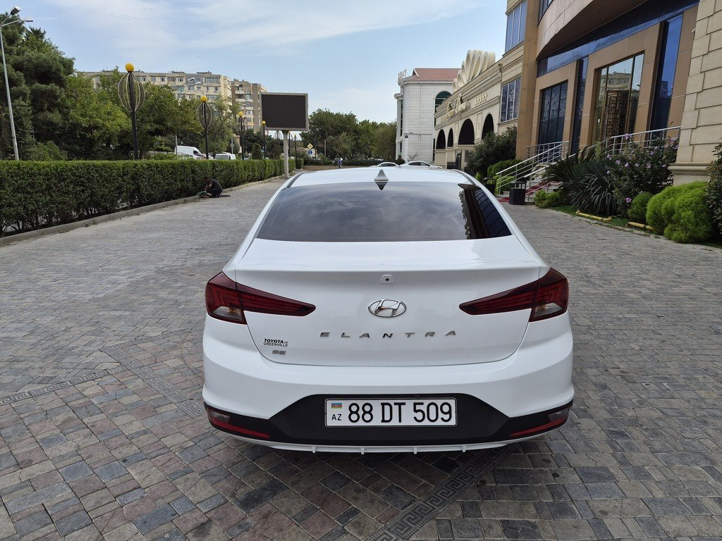 2019 Hyundai Elantra, 2.0L, 124000km - Image 6