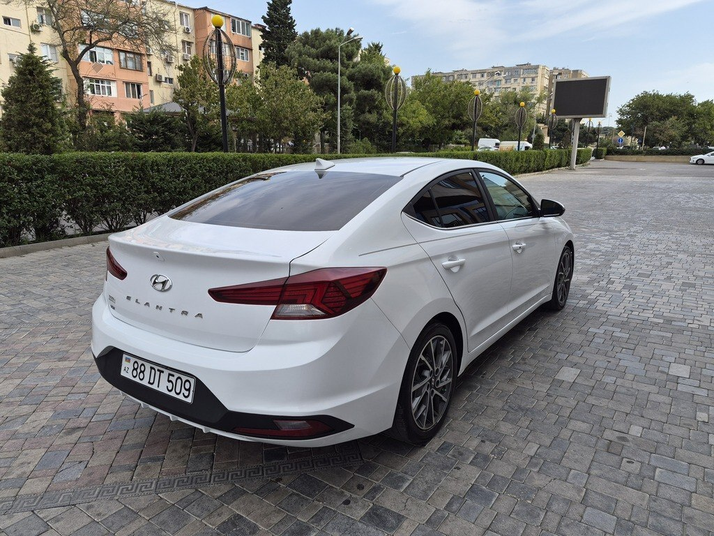 2019 Hyundai Elantra, 2.0L, 124000km - Image 7