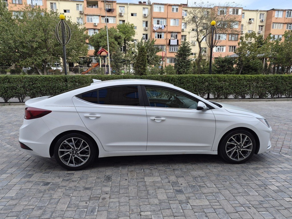 2019 Hyundai Elantra, 2.0L, 124000km - Image 8