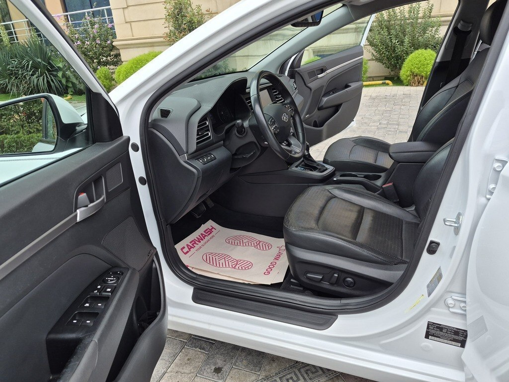 2019 Hyundai Elantra, 2.0L, 124000km - Image 10