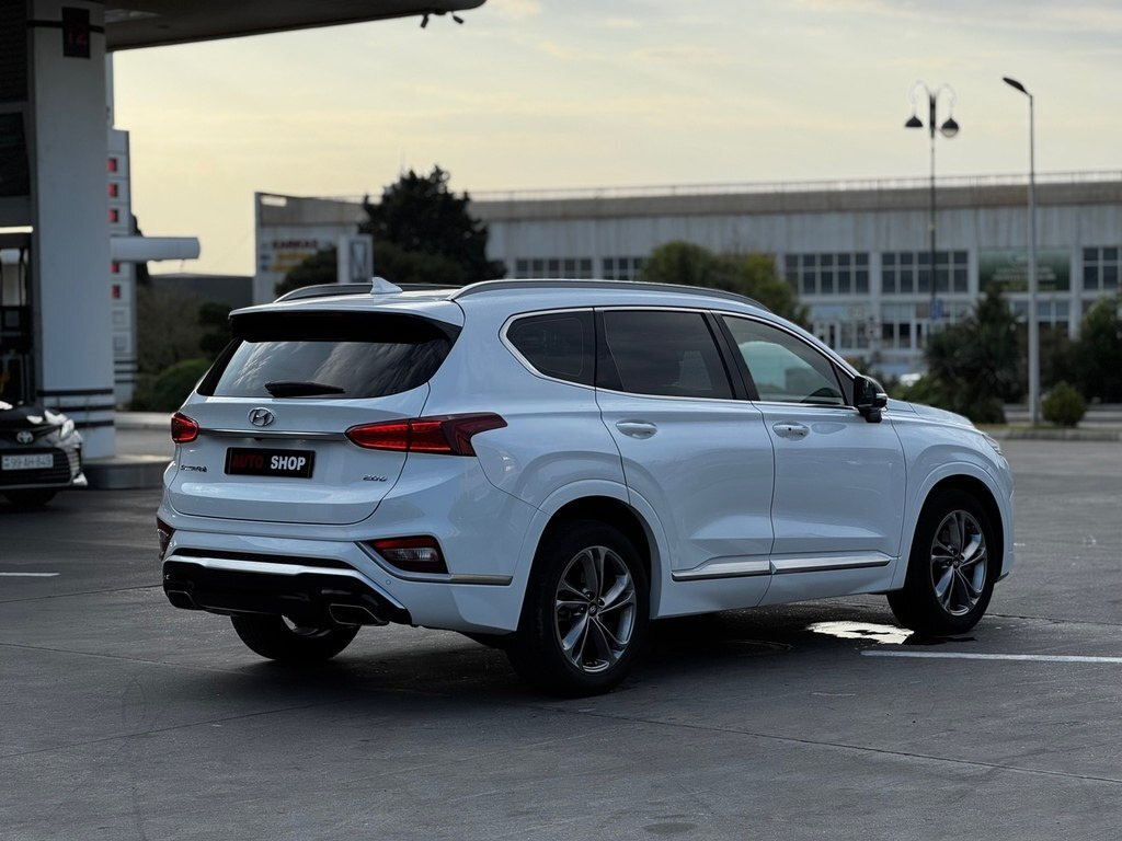 2018 Hyundai Santa Fe, 2.0L, 137000km - Image 2