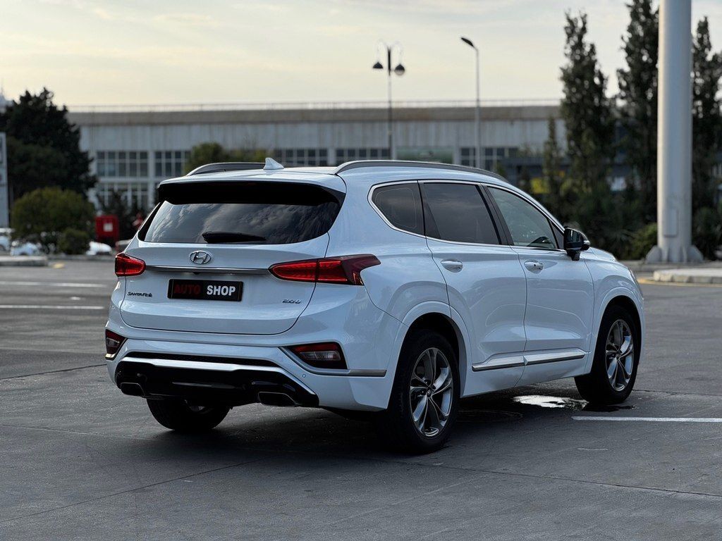 2018 Hyundai Santa Fe, 2.0L, 137000km - Image 3