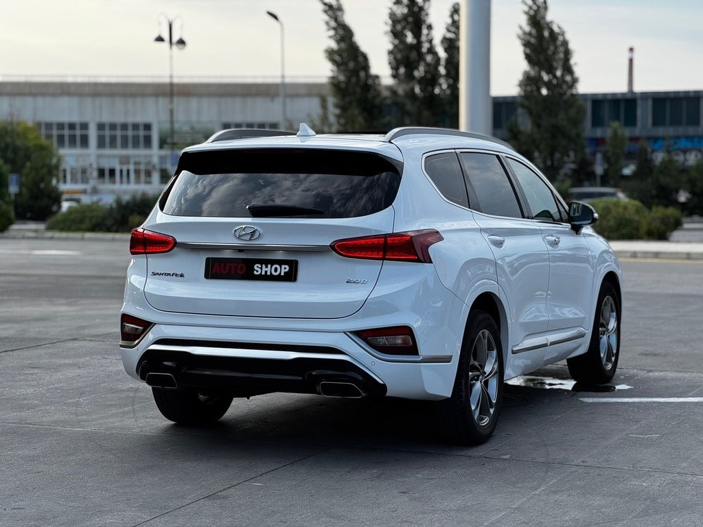 2018 Hyundai Santa Fe, 2.0L, 137000km - Image 4