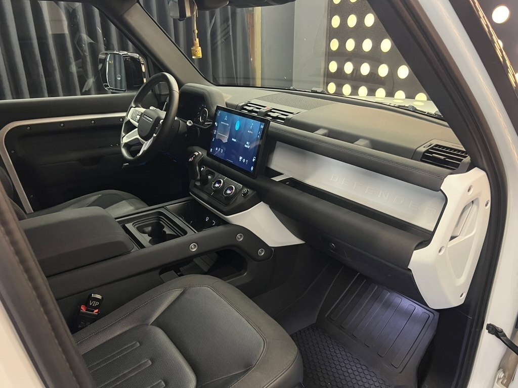 2020 Land Rover Defender, 2.0L, 91000km - Image 11