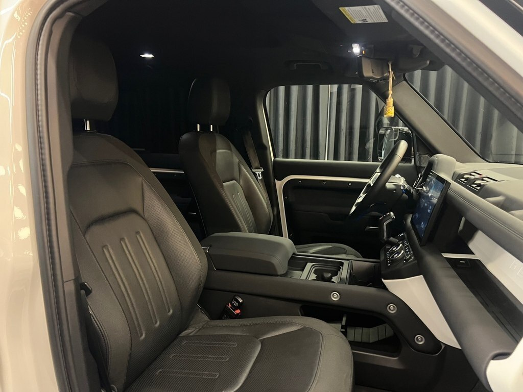 2020 Land Rover Defender, 2.0L, 91000km - Image 12