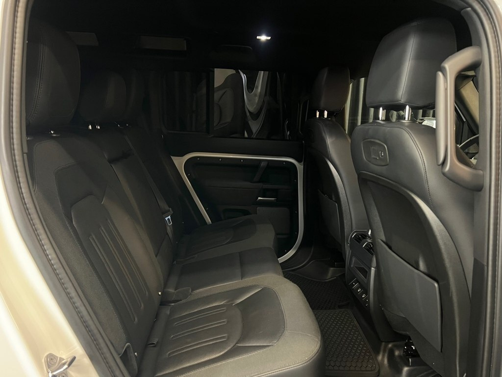 2020 Land Rover Defender, 2.0L, 91000km - Image 9