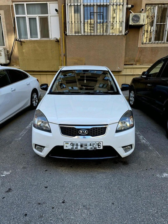 2011 Kia Rio, 1.6L, 198000km - Image 2