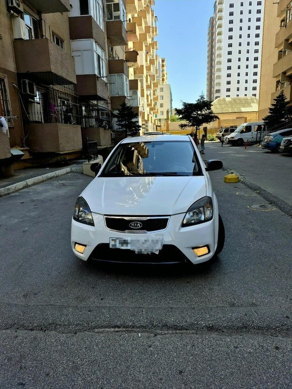 2011 Kia Rio, 1.6L, 198000km - Image 3