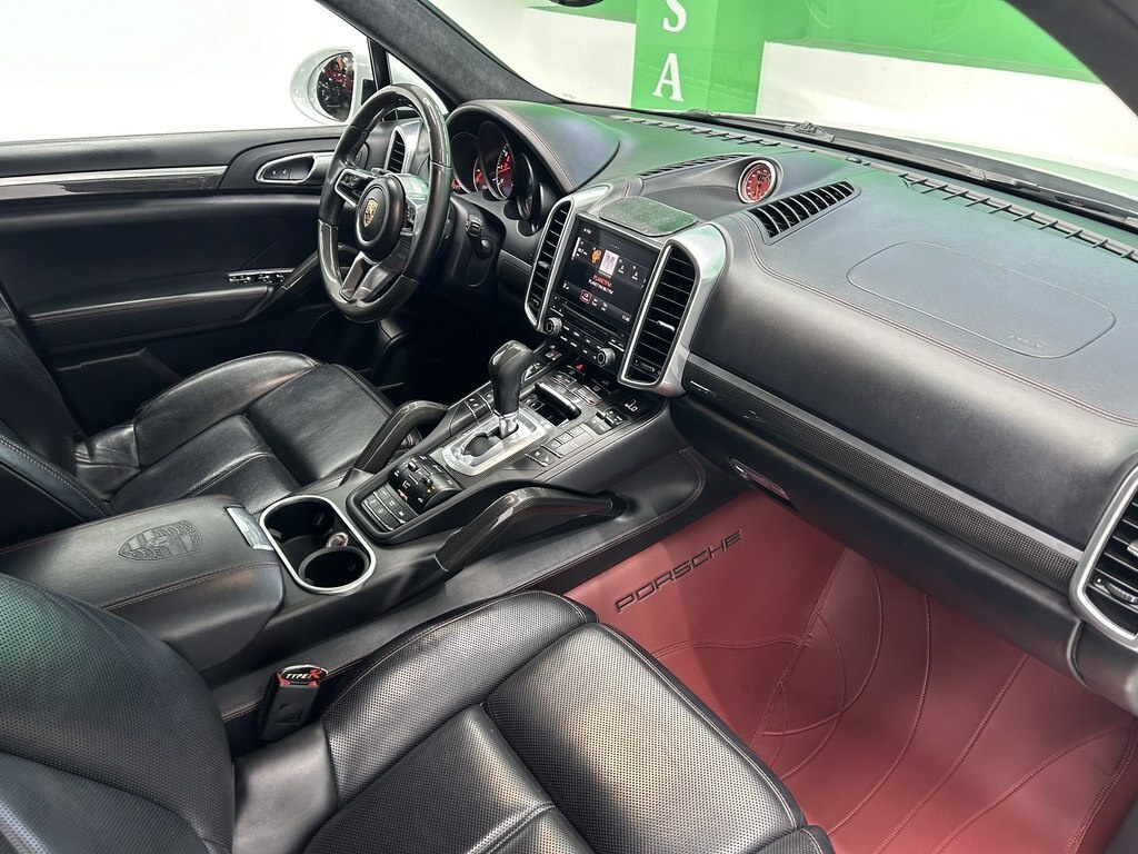 2016 Porsche Cayenne Turbo, 4.8L, 135000km - Image 11