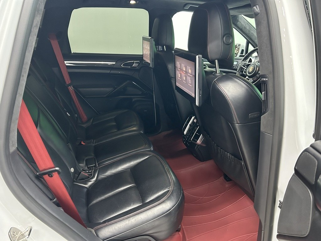 2016 Porsche Cayenne Turbo, 4.8L, 135000km - Image 12