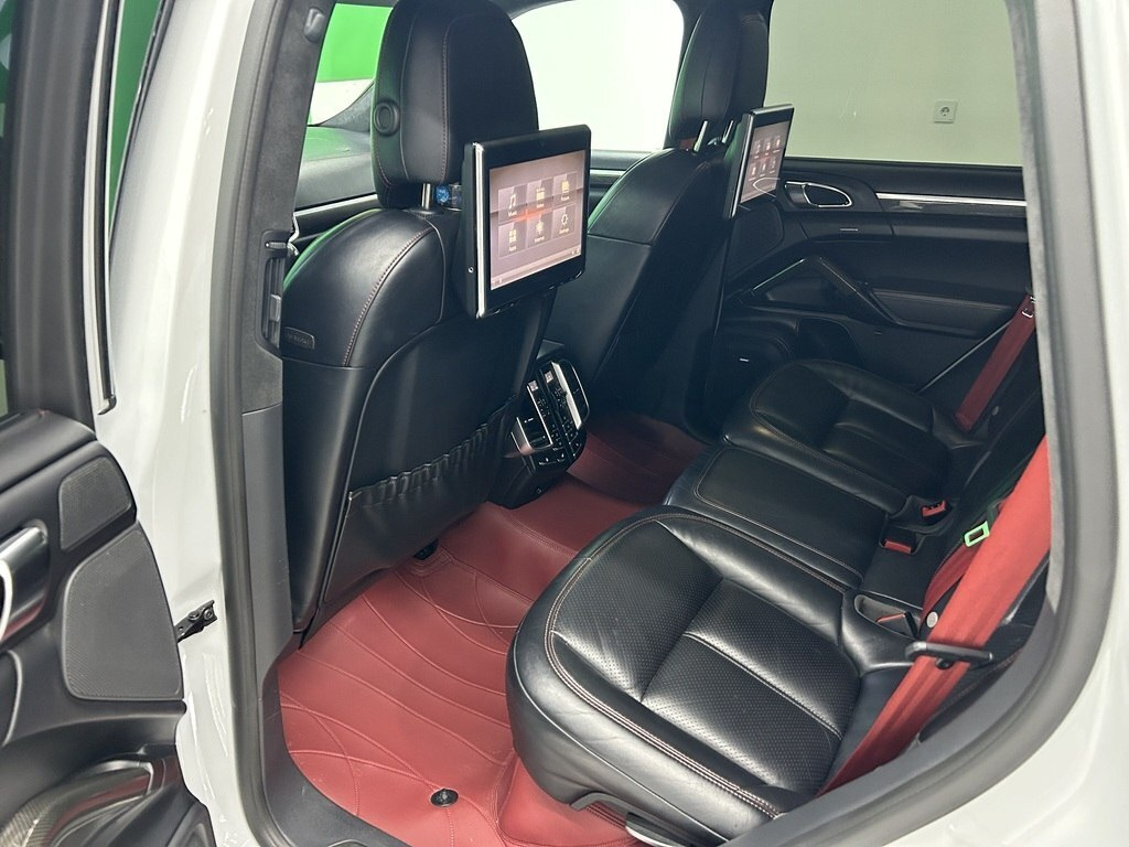 2016 Porsche Cayenne Turbo, 4.8L, 135000km - Image 13