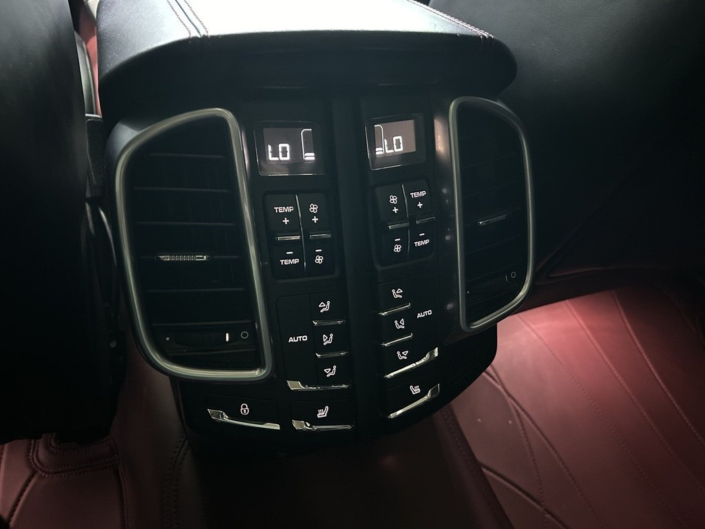2016 Porsche Cayenne Turbo, 4.8L, 135000km - Image 15
